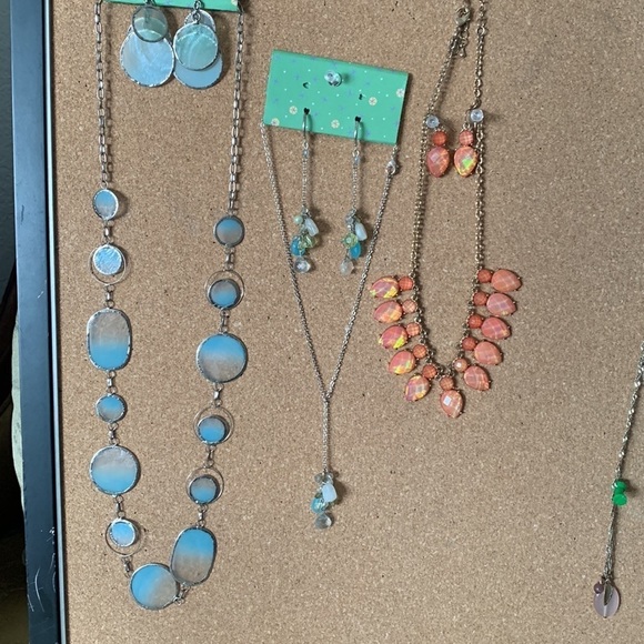 🌈 3 For $30 Mix & Match  Earring/Necklace sets - Picture 6 of 6